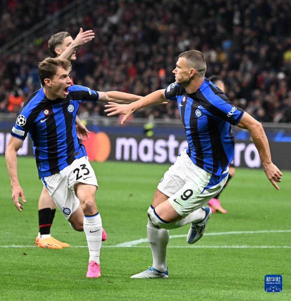 双引擎发力4-1大胜狼队，曼联升至第6：阿莫林终于是露出笑容