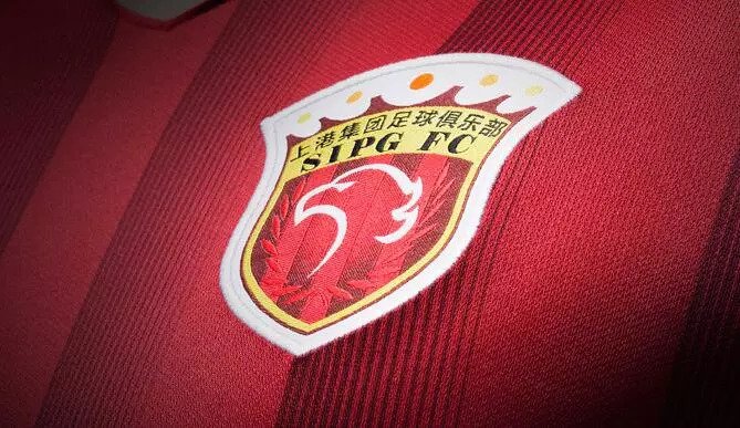 主裁：夸安萨拉拽丘库埃梅卡没判罚？这是极轻微、无效的拉拽