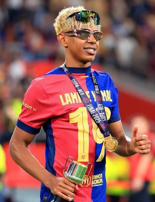 内马尔火线复出传射建功，带领桑托斯3-0赢下保级关键战