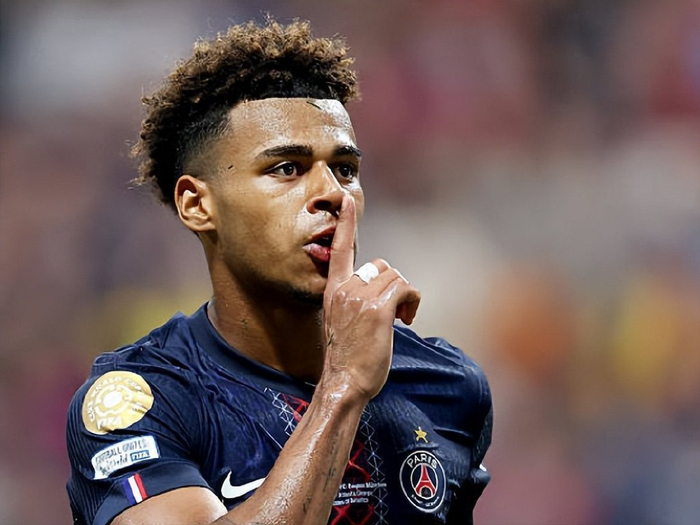 官方：因草皮养护延期导致场地未达标，悉尼vs奥克兰比赛推迟（官方通报：草皮养护延期致场地不达标，悉尼对阵奥克兰的比赛推迟举行）