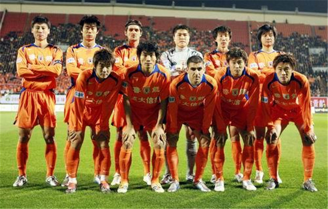 亚当·沃顿的欧冠梦：曼联的挑战与机遇