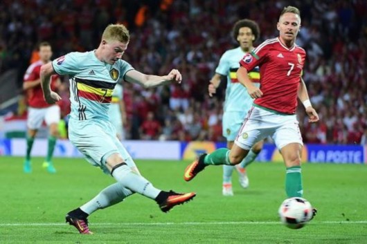 锡安半场表现抢眼，得分能力出色（锡安半场大放异彩，得分火力十足）