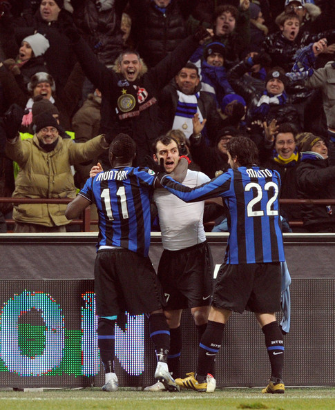 梅西路过回家，重返巴萨诺坎普球场。1800w点赞。