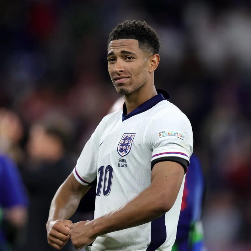 拜仁官方：后卫博埃因病缺席与斯图加特的比赛