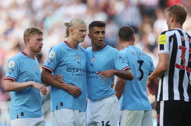 老头儿连续10场联赛踢满90分钟