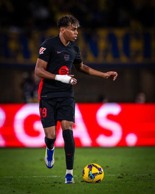 比亚迪×中国龙之队十一周年球迷大会圆满举行，与全国球迷共赴山城之约