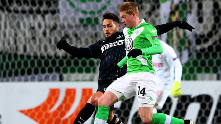 曼联冬窗按兵不动，明夏主攻防守型中场！（曼联冬窗暂缓出手，夏窗主攻防守型中场）