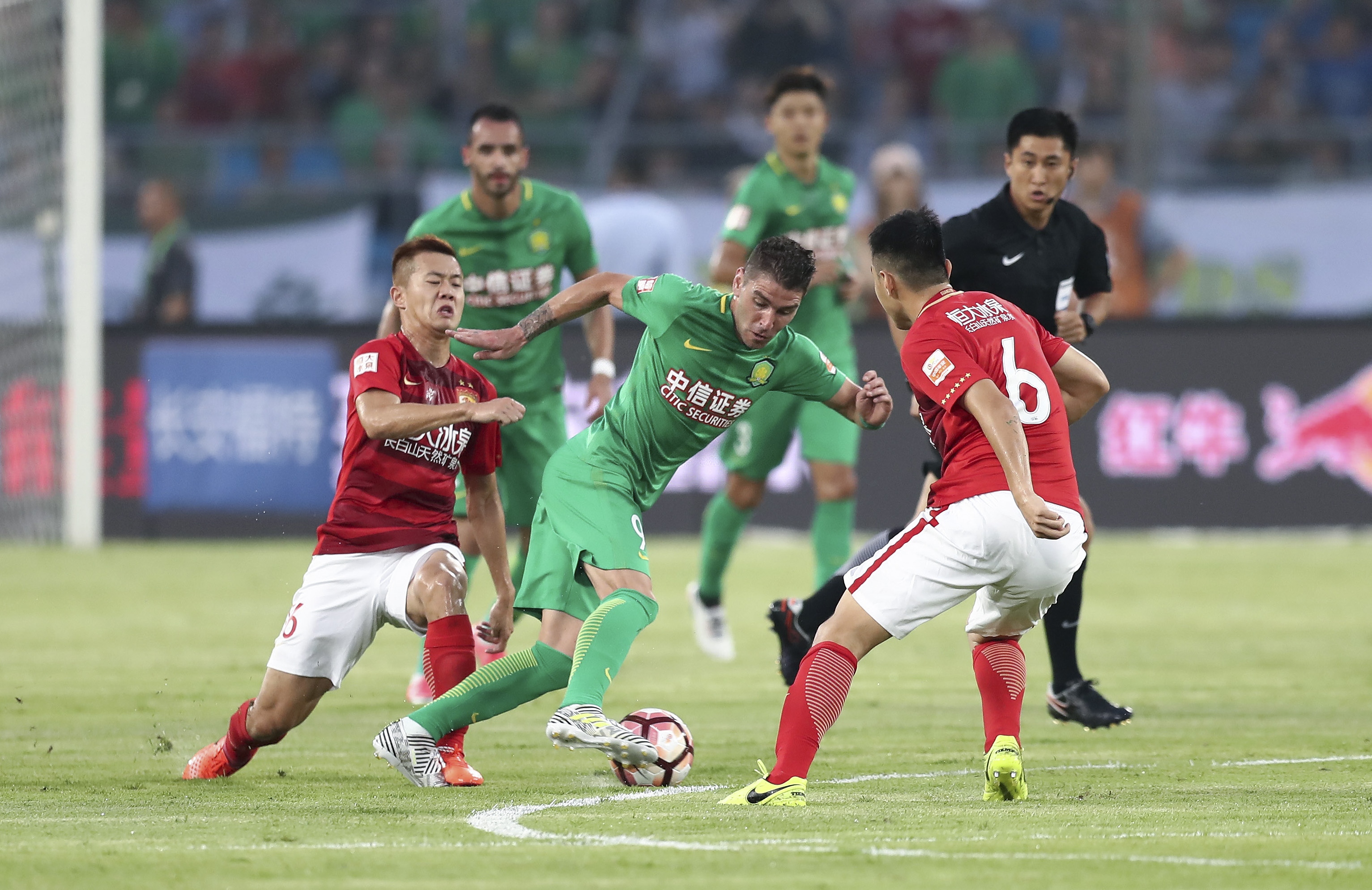 南昌马术俱乐部骑手包揽武汉马运会场地障碍60-80CM级别个人赛冠亚军